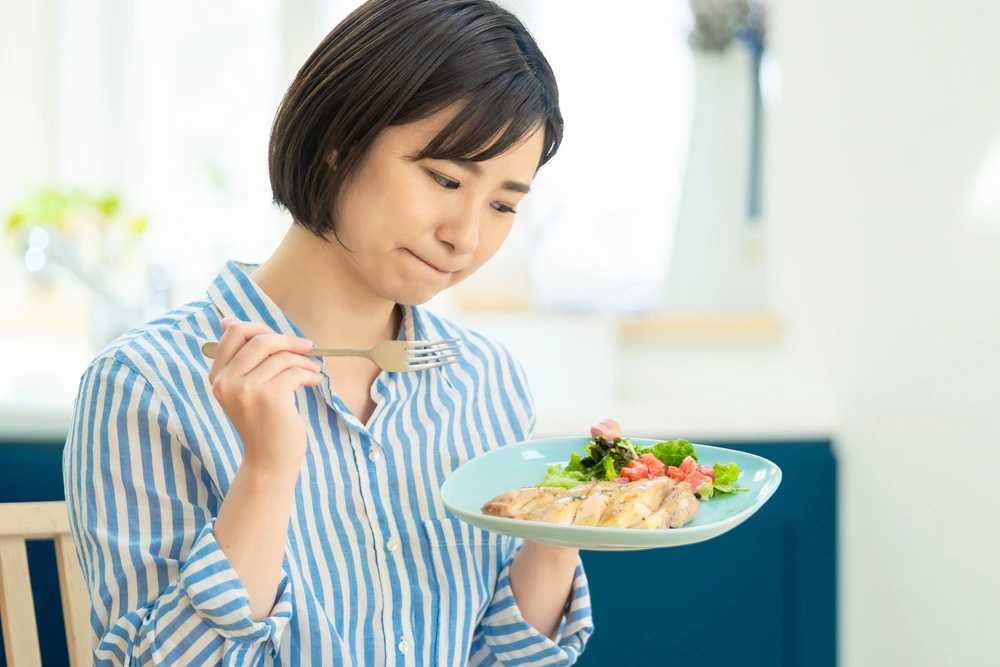 食べ過ぎた翌日の食事調整法を解説します