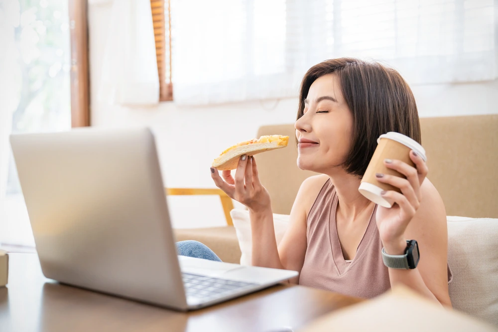 食べ過ぎた翌日に起こり得ることを解説します