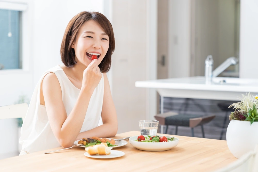 脂肪燃焼に効果的な食べ物や飲み物を摂取するコツについて解説しています